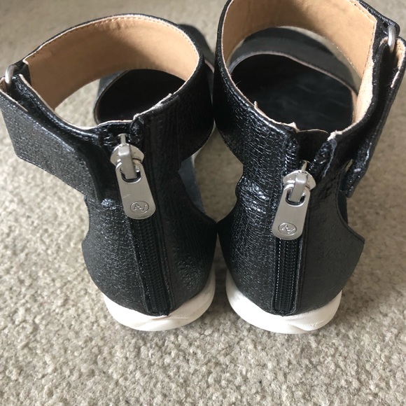 Sandales Plates Compensées Adrienne Vittadini - Blanc - Taille 8 M - Occasion Parfaite